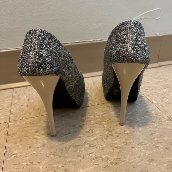 Women size 7 - Picture 3 of 5